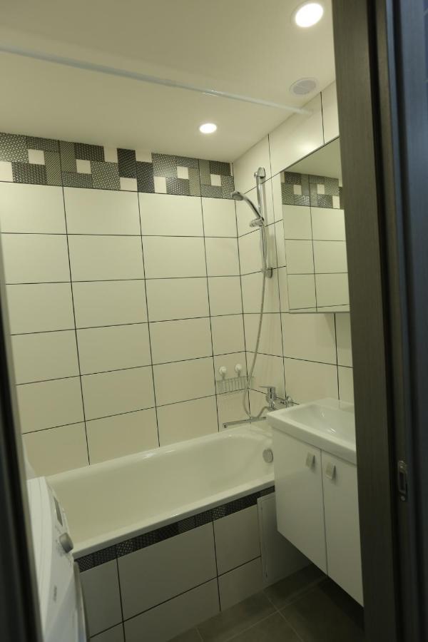 קובנה Comfy 2 Room Apartment - Free Parking - 350Mbps Wifi - Netflix מראה חיצוני תמונה
